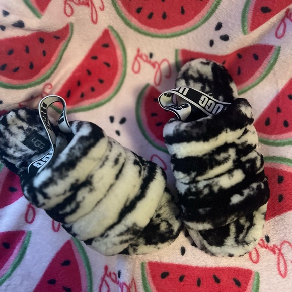 UGG PLATFORM SLIPPERS BLACK WHITE SIZE 7W - Picture 2 of 4